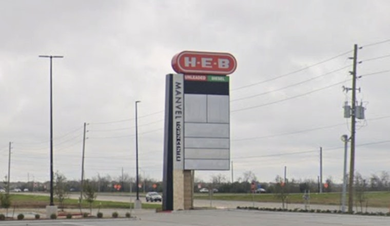 New York Gyro Hut Stampedes Into Manvel Town Center This Summer