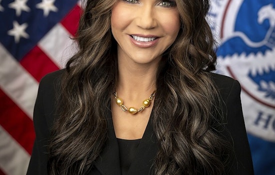 Noem Rolls Into Eagle Pass As Minneapolis Killings Roil DHS
