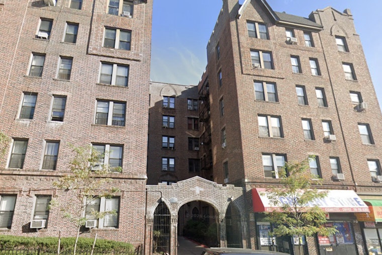 NYPD Hunts Suspect After Late-Night Slashing Inside Crown Heights Building