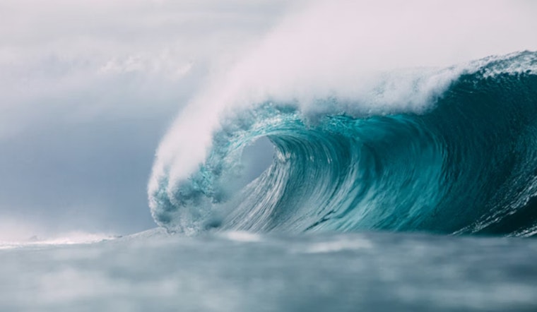 Oahu Surf Roars To 45 Feet As Honolulu Basks In Deceptive Sunshine