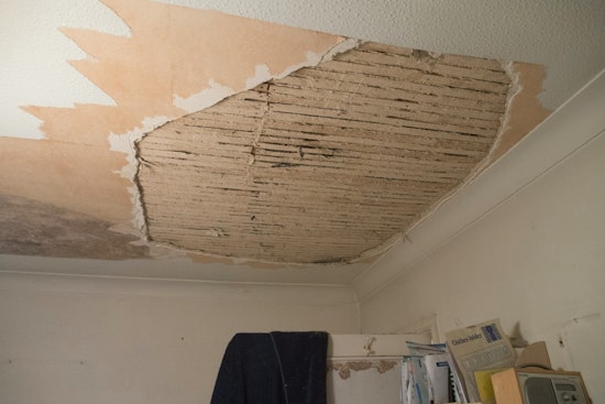 Ocean Hill Tenants Shiver In Leaky, Hazard‑Plagued Building