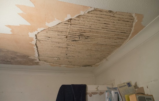 Ocean Hill Tenants Shiver In Leaky, Hazard‑Plagued Building