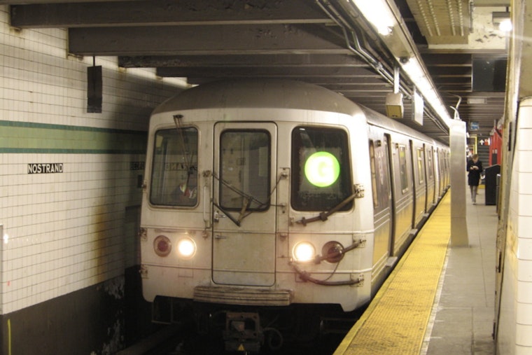 Panic On The G: Smoke-Filled Train Triggers Chaotic Queens Evacuation