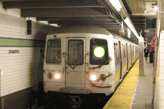 Panic On The G: Smoke-Filled Train Triggers Chaotic Queens Evacuation