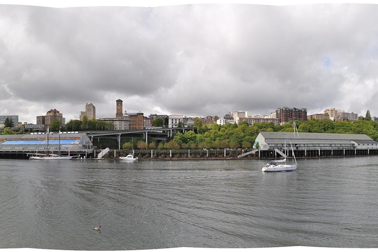 Crowd Stunned As Divers Haul Man From Tacoma’s Thea Foss Waterway
