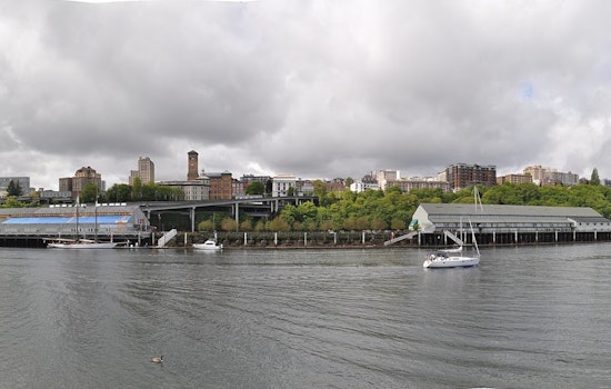 Crowd Stunned As Divers Haul Man From Tacoma’s Thea Foss Waterway