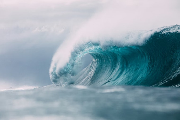 Roaring East-Side Surf Pounds Hawaii’s Windward Shores As Closures Loom