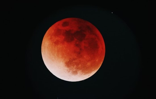 San Diego Skies To Put On Double Feature: Planet Parade And Blood Moon