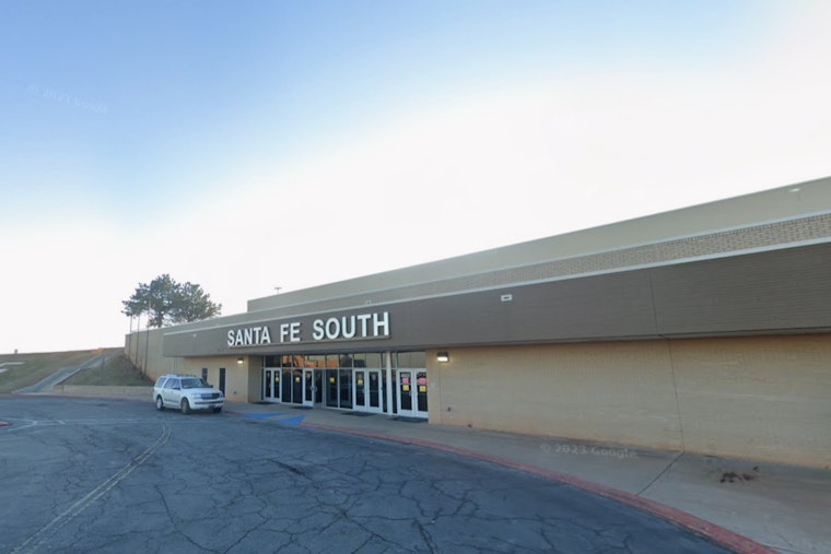 Santa Fe Teens Jam S. Shields With Midday Anti-ICE Walkout