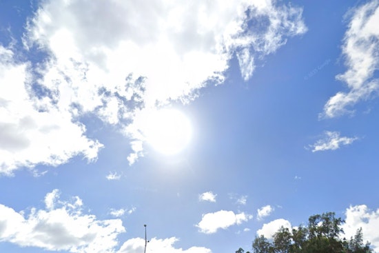 Sticky Honolulu Morning as Trades Fizzle and Weekend Showers Muscle In