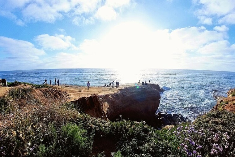 Sunset Cliffs Jumpers Slammed By Surf In Rocky Rescue Drama