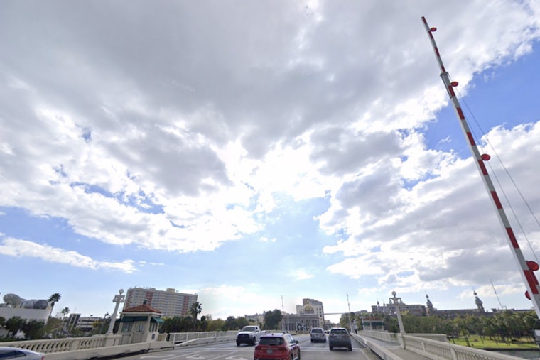 Tampa Soaks Up Sun Before Sunday Rain Crashes The Party