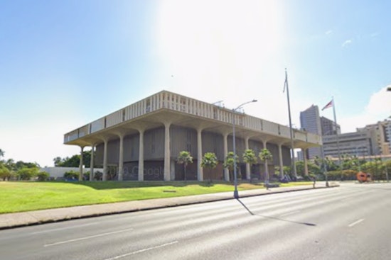 Tourists Spend Big, but Hawaii Stuck in Neutral as Rivals Close In