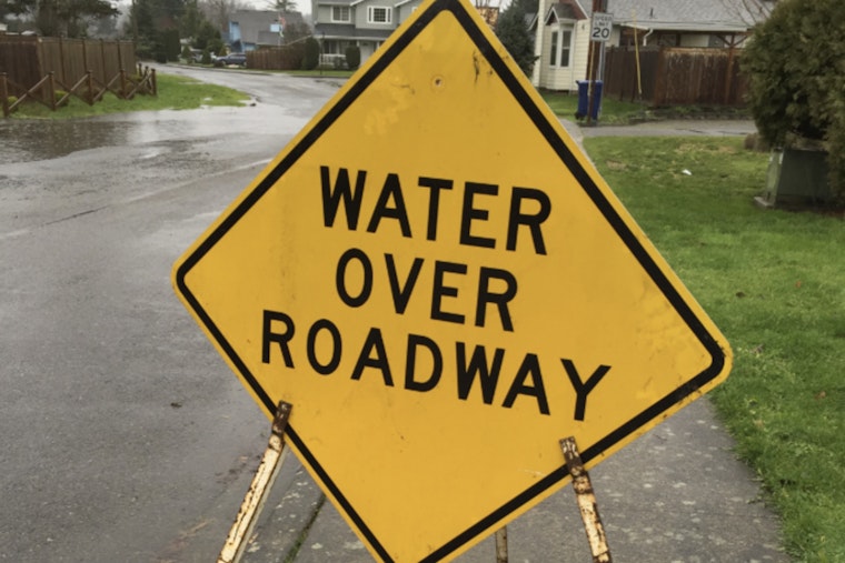 Vancouver Drivers Crawl Through I-5 South Flood Zone Near Mill Plain