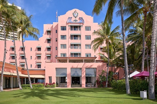 Waikiki’s ‘Ipu Baby’ Belts It Out With Viral Vocal Coach At Royal Hawaiian