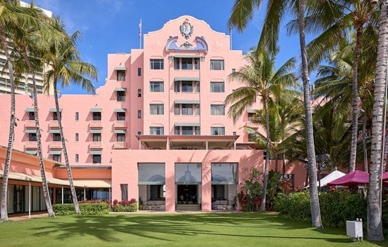 Waikiki’s ‘Ipu Baby’ Belts It Out With Viral Vocal Coach At Royal Hawaiian