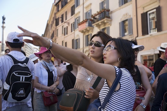 Yen Slump Turns Japanese Big Spenders Into Budget Tourists in Hawaii