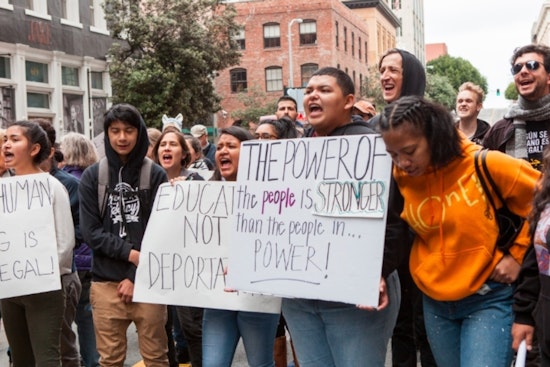 Wisconsin Protests Intensify Over ICE Operations and Minneapolis Shootings as Milwaukee and Brookfield Demand Justice