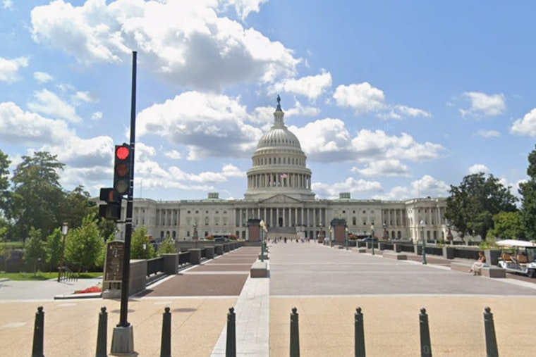 Wounded Chinook Hero From Maduro Raid Steals The Show On Capitol Hill