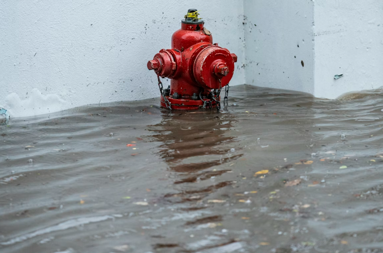 Flash Floods Slam Lahaina as Sudden Maui Deluge Triggers Urgent Warning