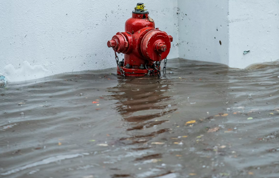 Flash Floods Slam Lahaina as Sudden Maui Deluge Triggers Urgent Warning