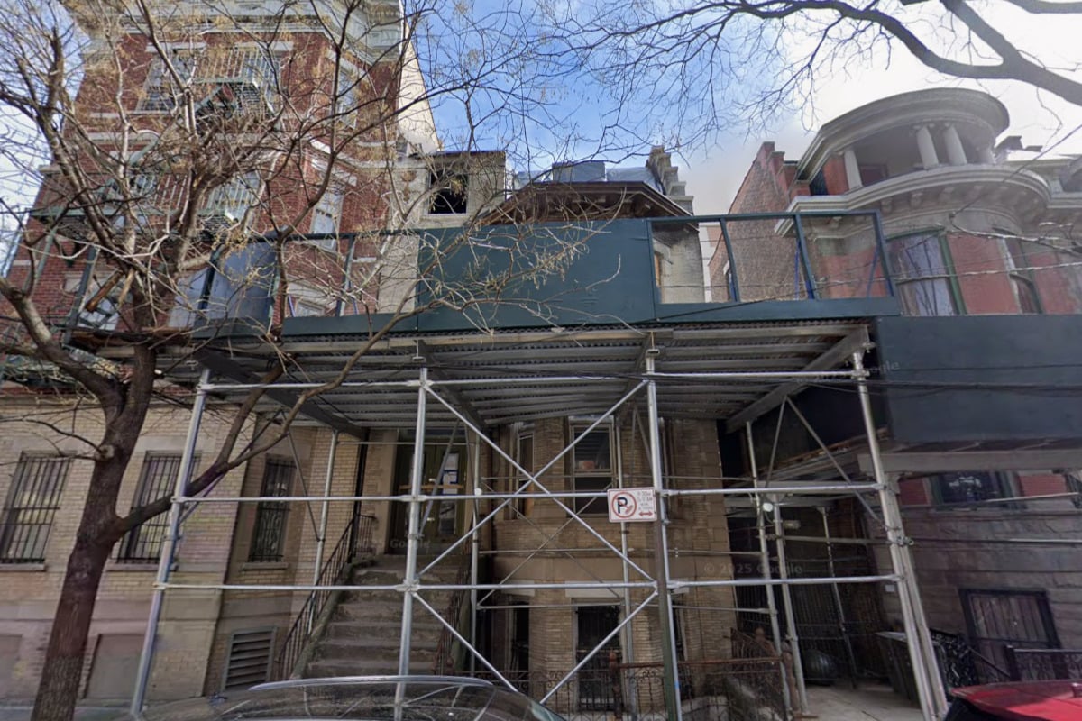 Concourse Village abandoned building fire at 1066 Clay Ave