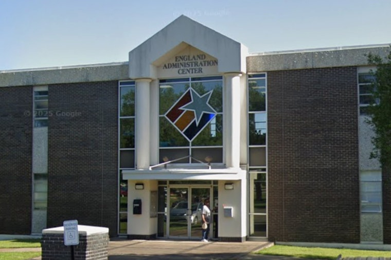 Alexandria Airpark Set To Host Migrant Family Holding Center