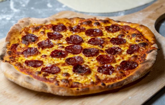 Anna Pizza Draws Lines in Valley Village