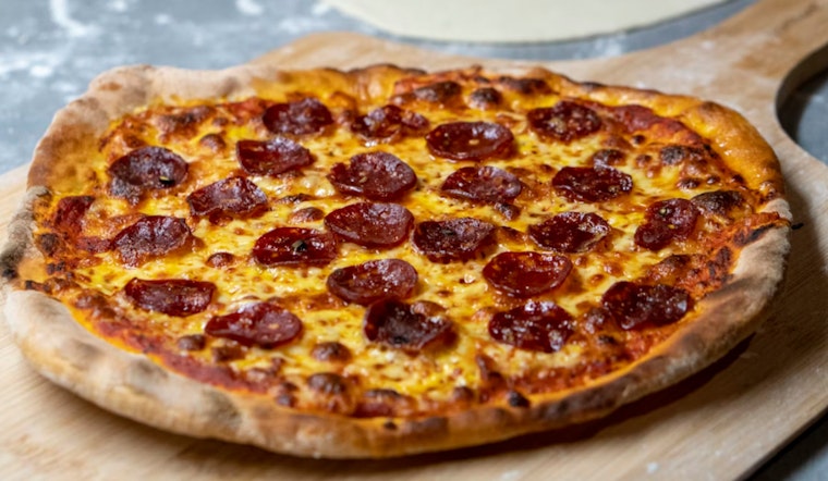 Anna Pizza Draws Lines in Valley Village