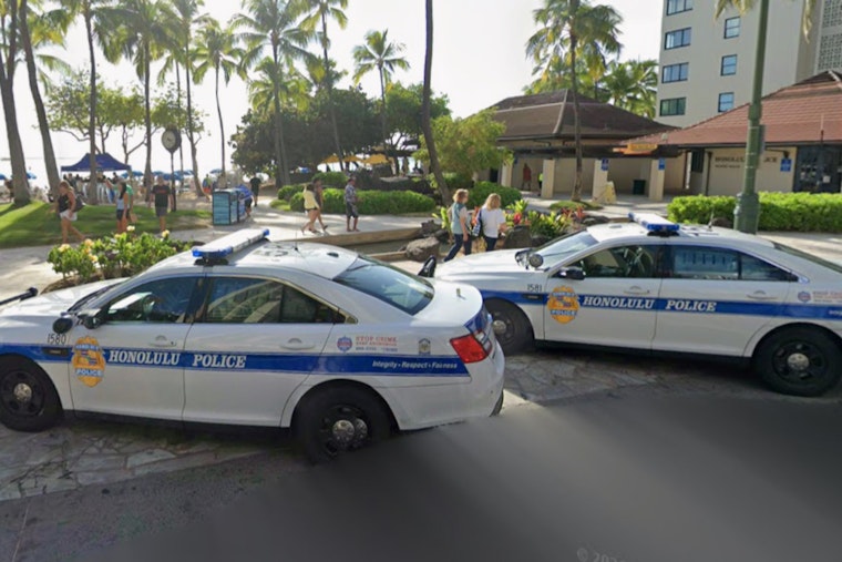 Daylight Knife Attack Rocks Busy Kapahulu Strip In Waikiki