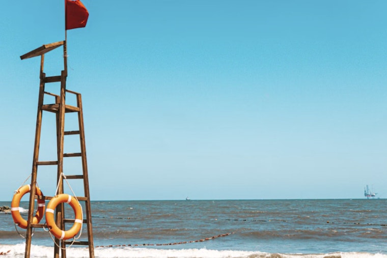Bodyboarder, Lifeguards Save Seven Swept Into Nanakuli Rip Current