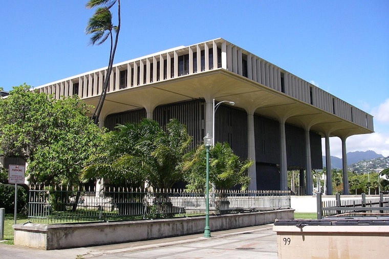 Bomb Scare Empties Hawaii Capitol, Reroutes ‘No Dictators’ March