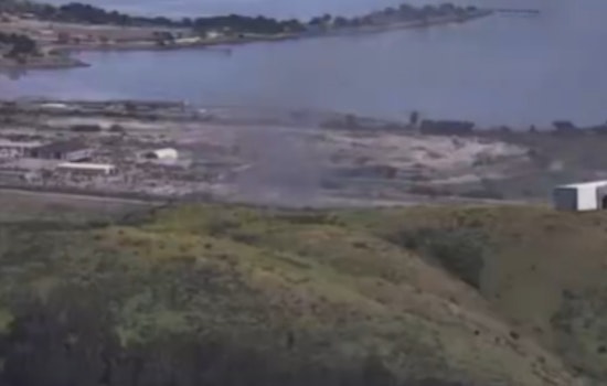 Brisbane Hills Blaze Sends Smoke Tower Over Bayshore
