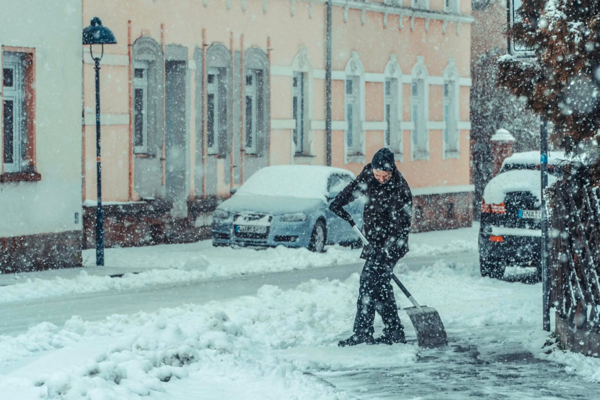 Brooklyn Shoveler Sues City Over Unpaid Blizzard Pay