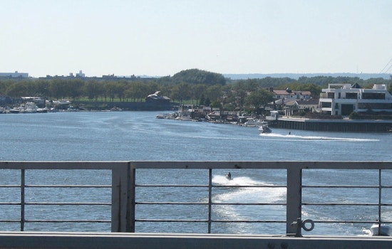 Brooklyn Suspect Vanishes Into Mill Basin After Kings Plaza Bust