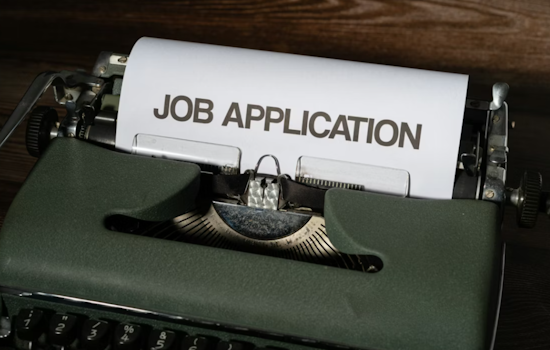 Central Florida Job Hunters Jam Fairgrounds As Hiring Hits The Brakes
