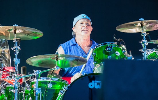 Chad Smith Cranks Up Milwaukee Kids With After-School Jams