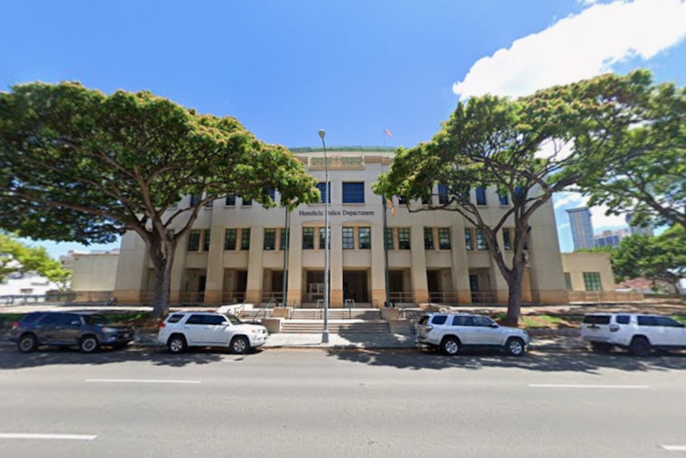 Chaos in Waikiki as No Kings Protesters Pummel Man in ICE-Style Uniform