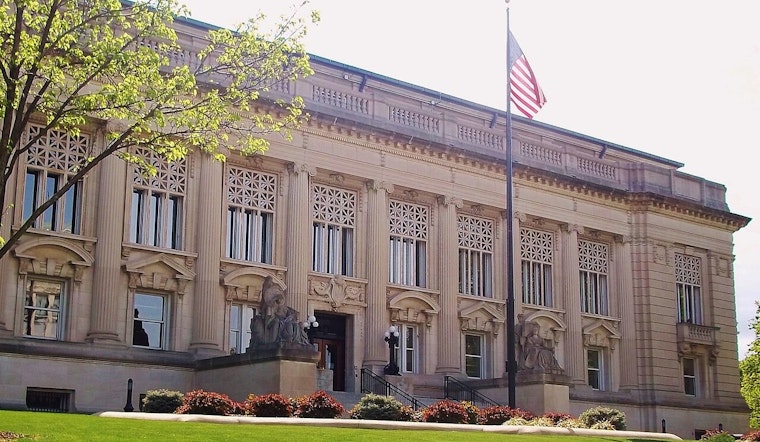 Chicago Felon’s Gun Rights Showdown Hits Illinois High Court