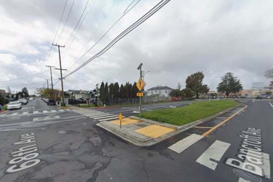 Deadly Crash At 68th And Bancroft Shuts Down East Oakland Intersection