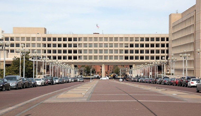 Crumbling Fed Offices Send D.C. Buyers Running