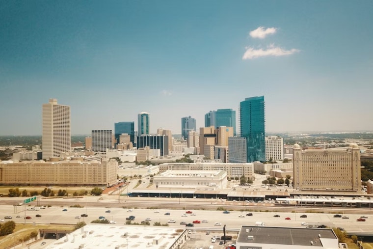 DFW Swells by 123,000 as Newcomers Pack the Metroplex