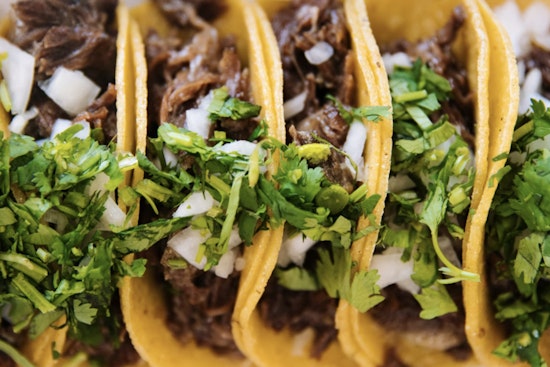 Elk Grove Taco Fans Line Up As Tequileros Dangles $1 Street Tacos