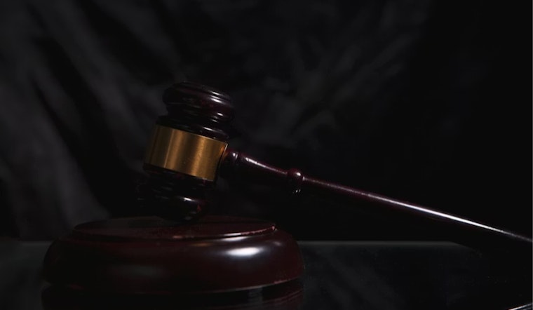 Ex-Frontier Pilot Yanks Guilty Plea, Bets on Jury in Cincy Bomb Hoax Fight