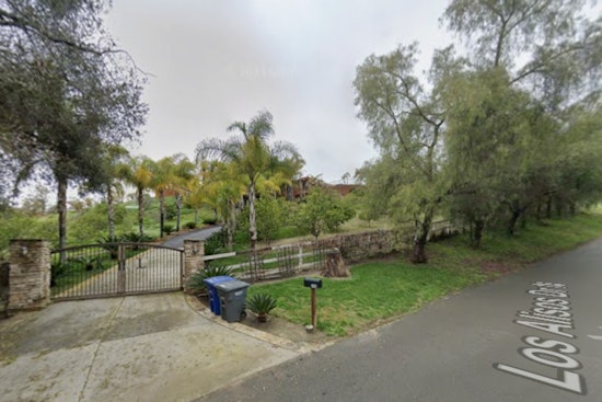 Fallbrook Block on Edge as Crews Tackle Los Alisos House Blaze