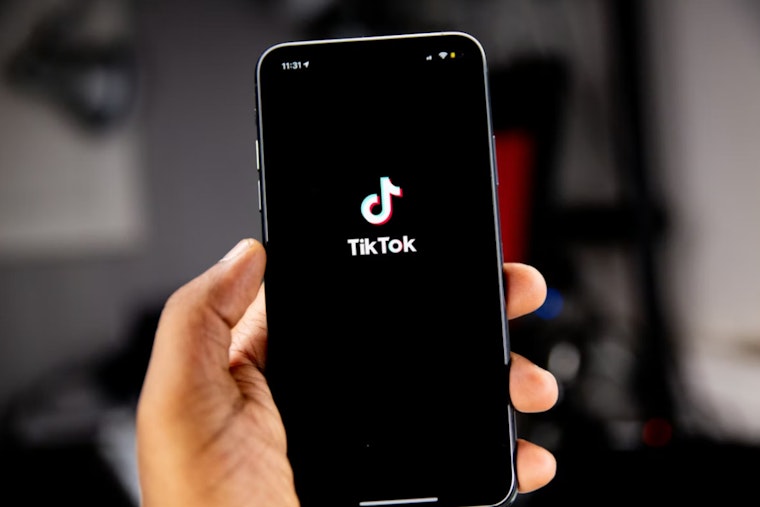 FBI Swarms Eugene TikTok Firebrand Over Anti‑ICE Video Rants