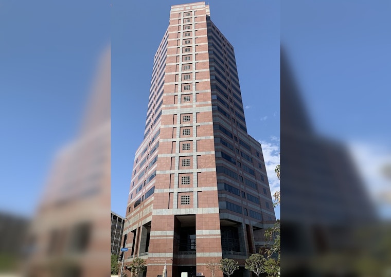 Feds Push Back Protesters Outside Roybal Federal Building