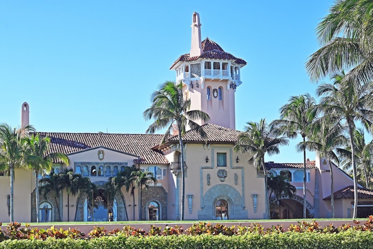 Fighter Jets Blaze Flares As Stray Plane Drifts Into Mar-a-Lago No-Fly Zone
