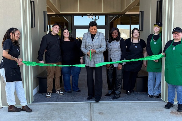 Fort Ben Gets Its Fix As Mayor Whitfield Opens New Starbucks
