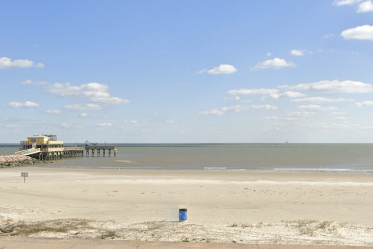 Galveston Seawall Scare As Car Plunges Into Gulf And Driver Survives